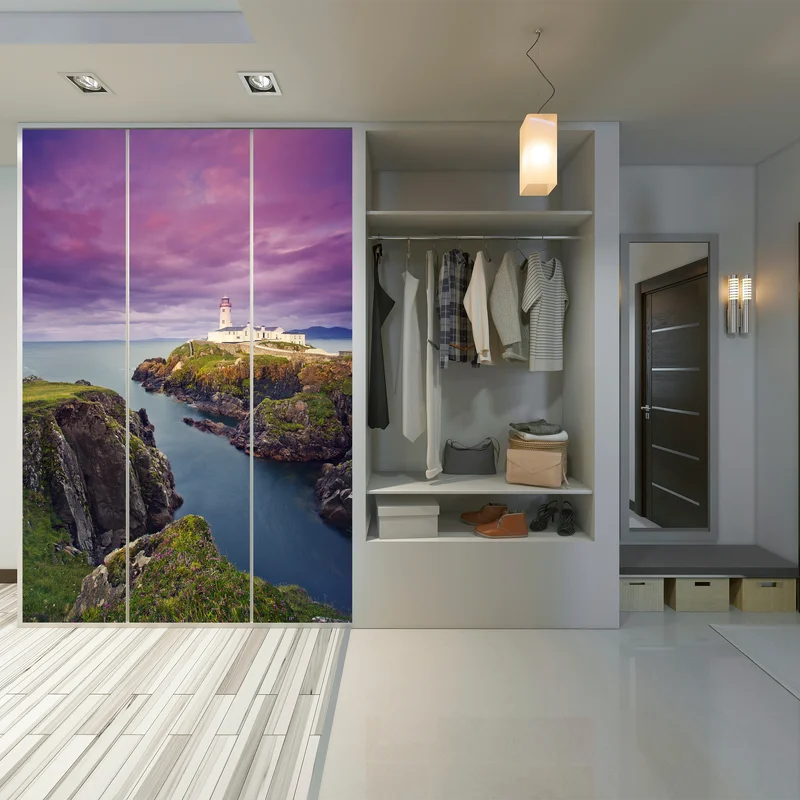 Schrankaufkleber lila leuchtturm an steiler küste Schrankaufkleber lila leuchtturm an steiler küste