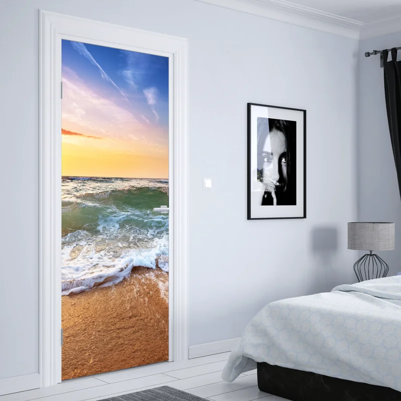 Türaufkleber goldener sonnenuntergang am strand mit sanften wellen