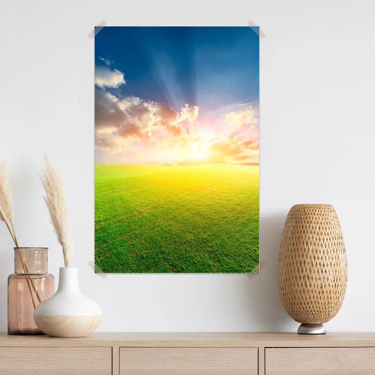 Poster sonnenbeschienene wiese bei sonnenuntergang Poster sonnenbeschienene wiese bei sonnenuntergang