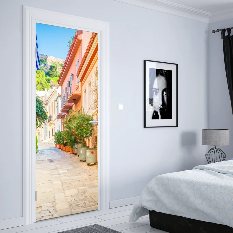 Türaufkleber sonnige griechische gasse mit bougainvillea