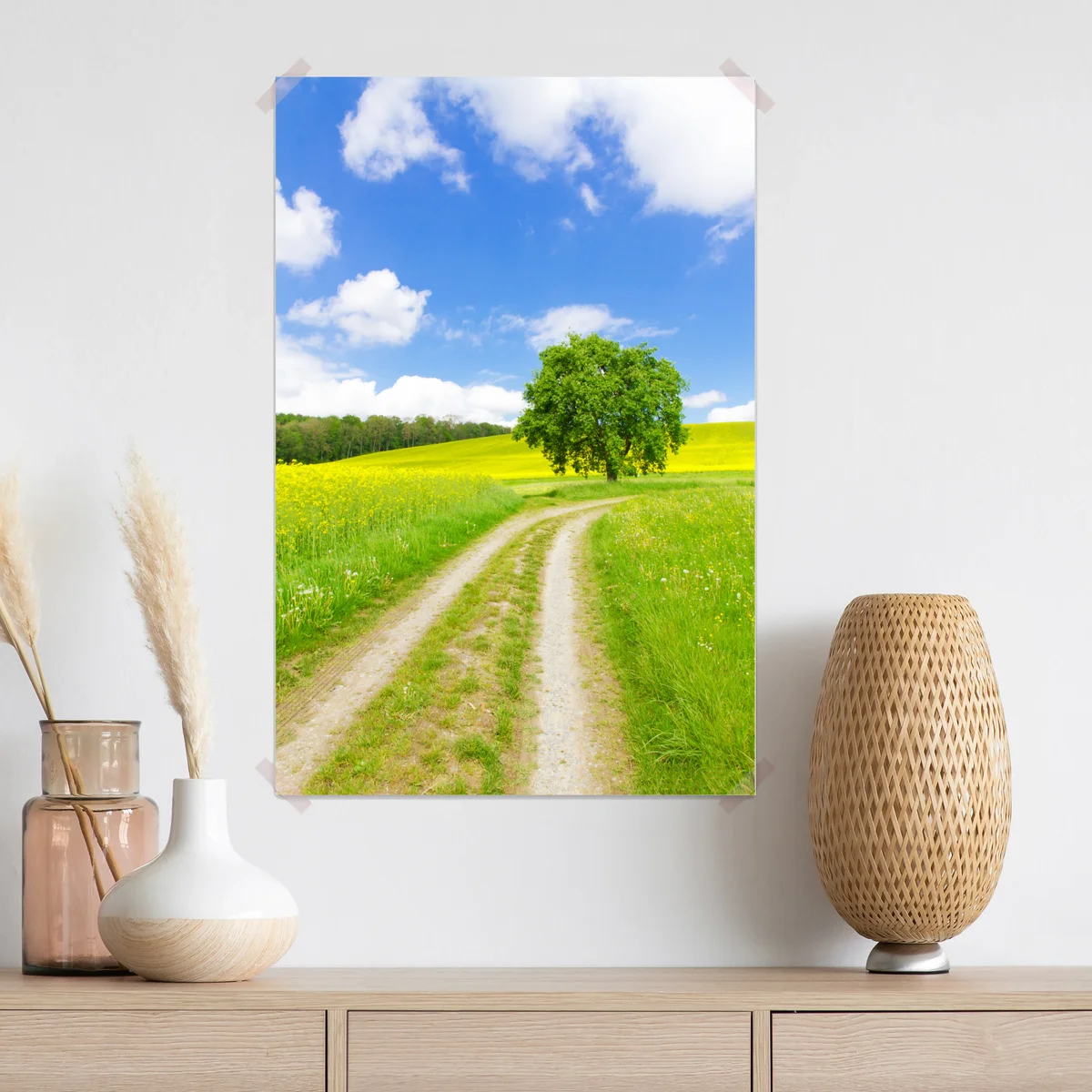 Poster sonniger feldweg mit einsamem baum Poster sonniger feldweg mit einsamem baum