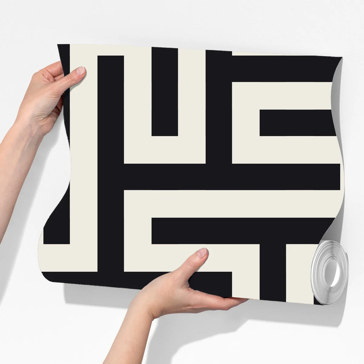 Fototapeta geometryczny wzór labiryntu w beżu i czerni Fototapeta geometryczny wzór labiryntu w beżu i czerni