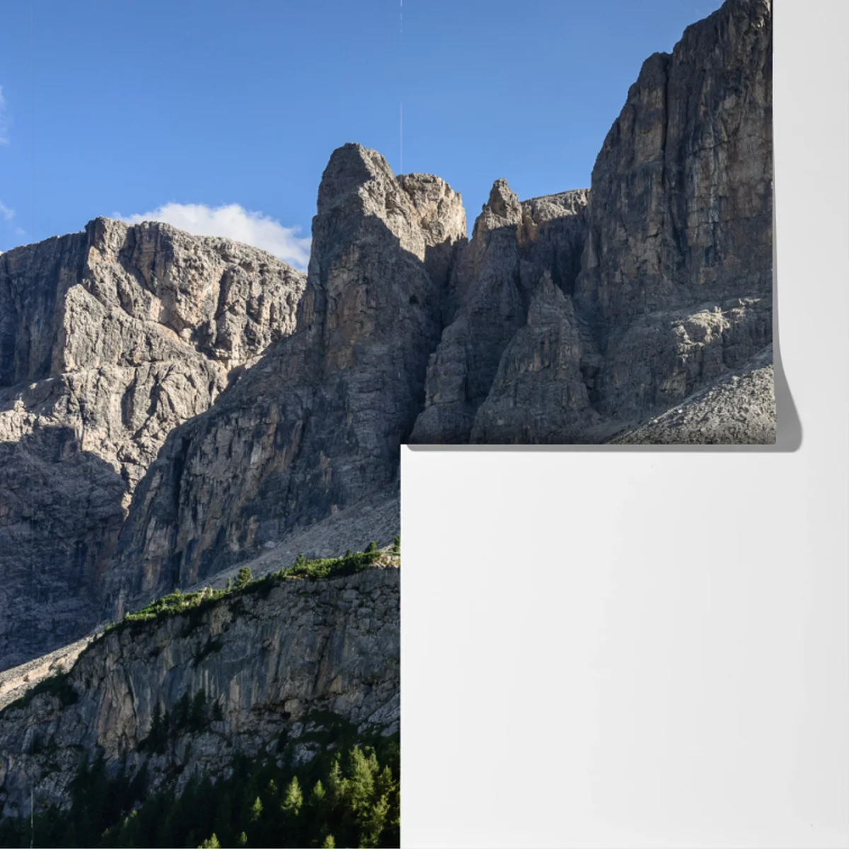 Fototapete majestätische gipfel über grünen hügeln Fototapete majestätische gipfel über grünen hügeln