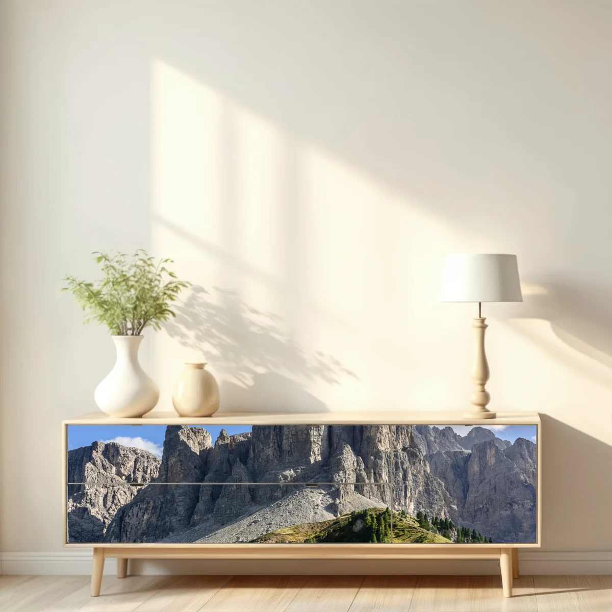 Repositionierbarer Aufkleber majestätische gipfel über grünen hügeln Repositionierbarer Aufkleber majestätische gipfel über grünen hügeln