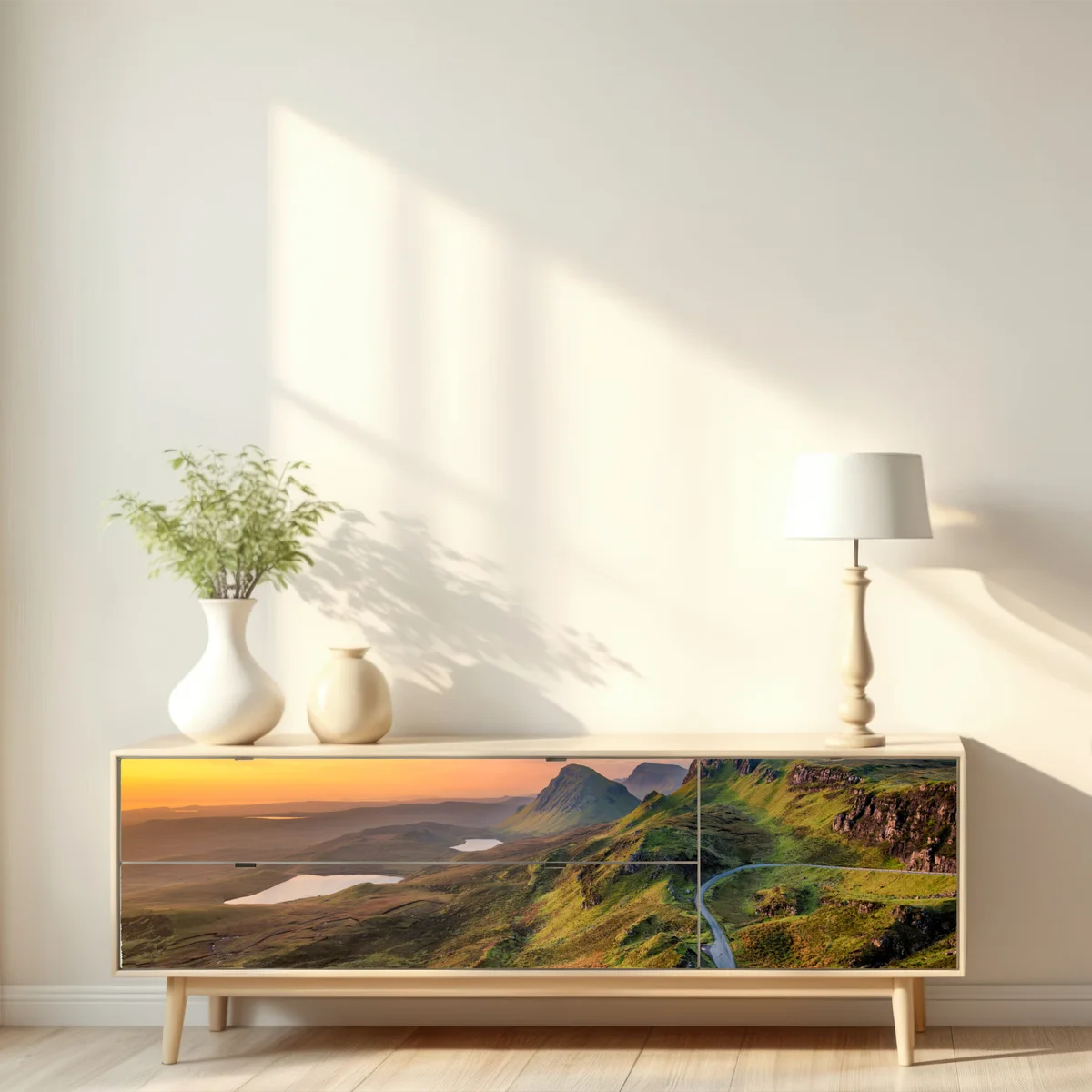 Repositionierbarer Aufkleber sonnenuntergang über grünen hügeln Repositionierbarer Aufkleber sonnenuntergang über grünen hügeln