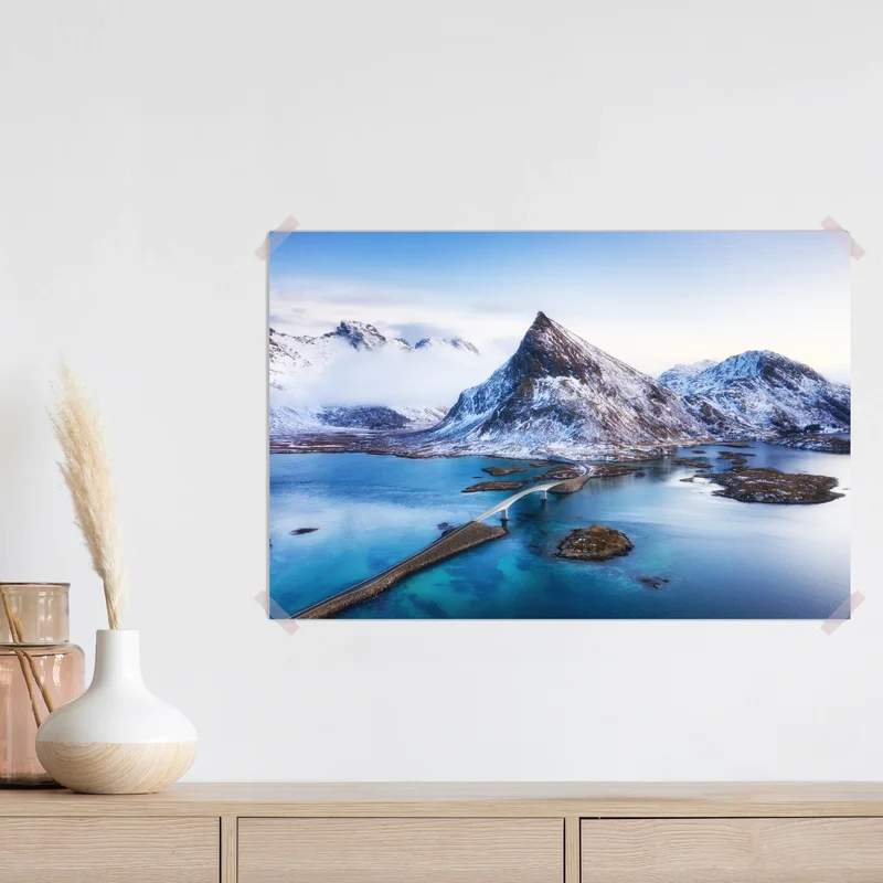 Poster Lofoten brücke und berg aus der luft Poster Lofoten brücke und berg aus der luft