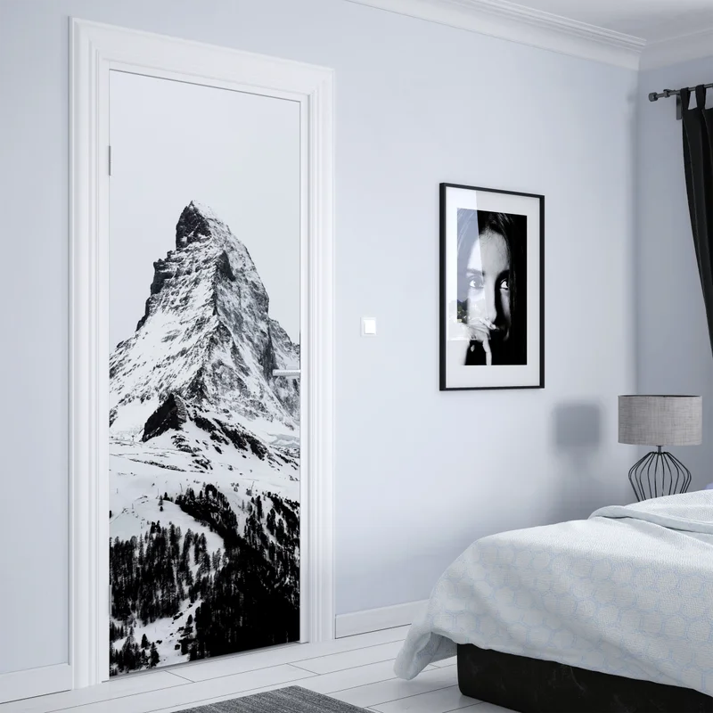 Türaufkleber einsamer schneebedeckter berggipfel Türaufkleber einsamer schneebedeckter berggipfel
