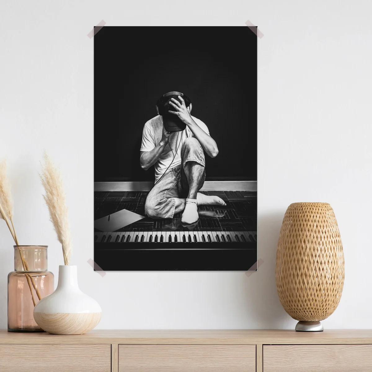 Poster introvertierter musiker am keyboard Poster introvertierter musiker am keyboard
