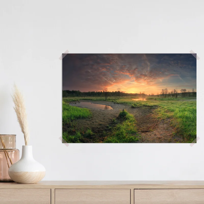 Poster sonnenuntergang über einer ruhigen wiese Poster sonnenuntergang über einer ruhigen wiese
