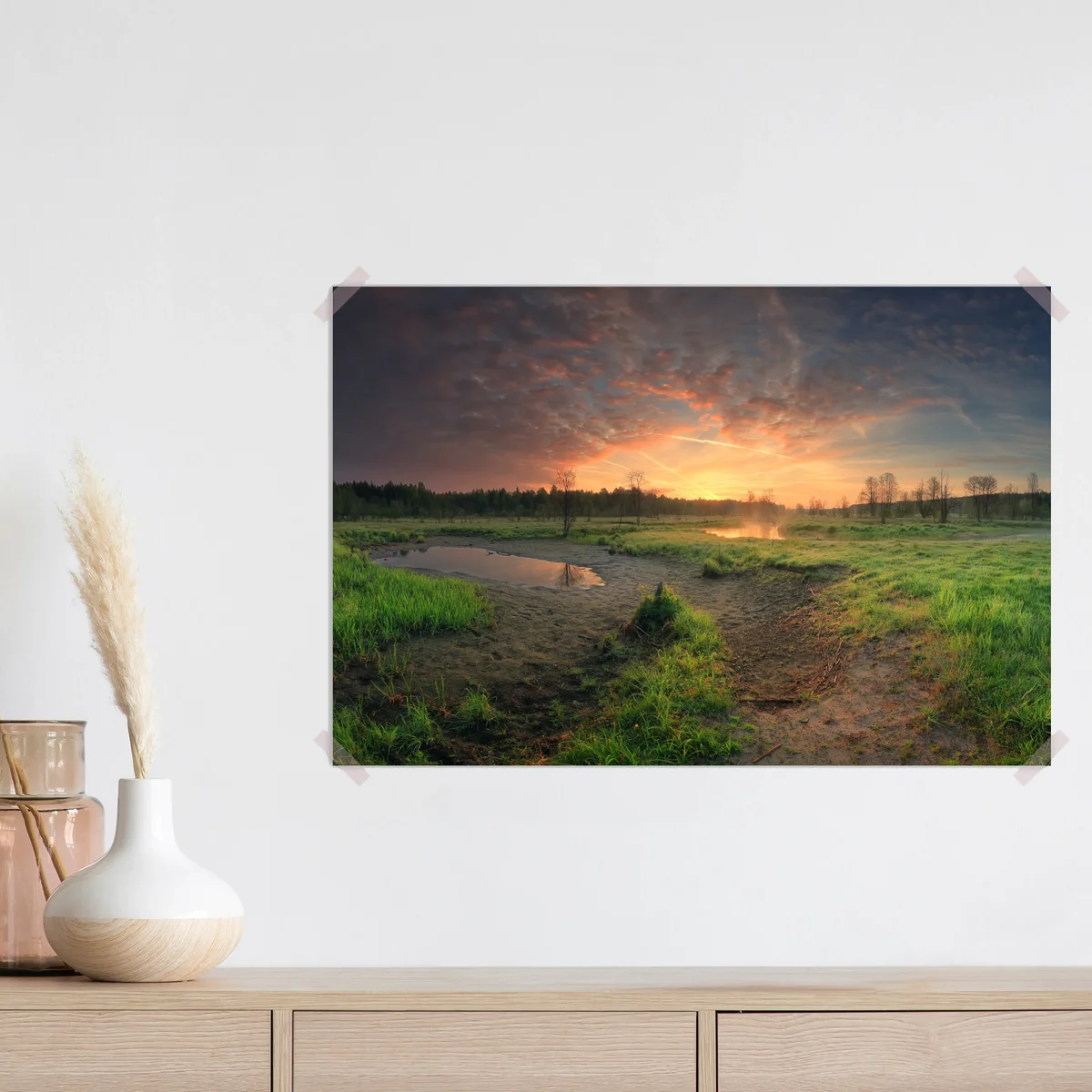 Poster sonnenuntergang über einer ruhigen wiese Poster sonnenuntergang über einer ruhigen wiese