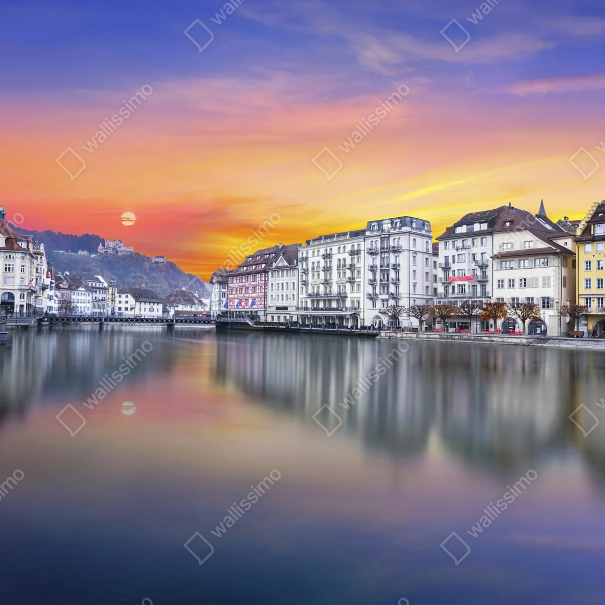 Fototapete Luzern am fluss bei dämmerung Fototapete Luzern am fluss bei dämmerung