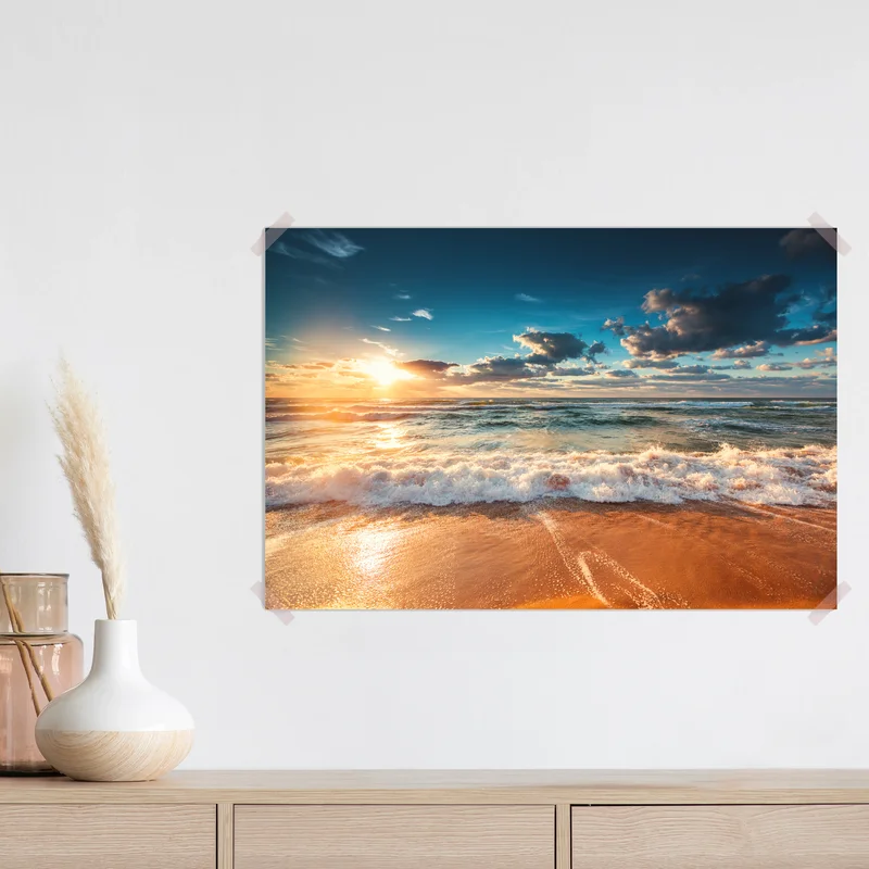 Poster goldener sonnenaufgang über der meeresküste Poster goldener sonnenaufgang über der meeresküste