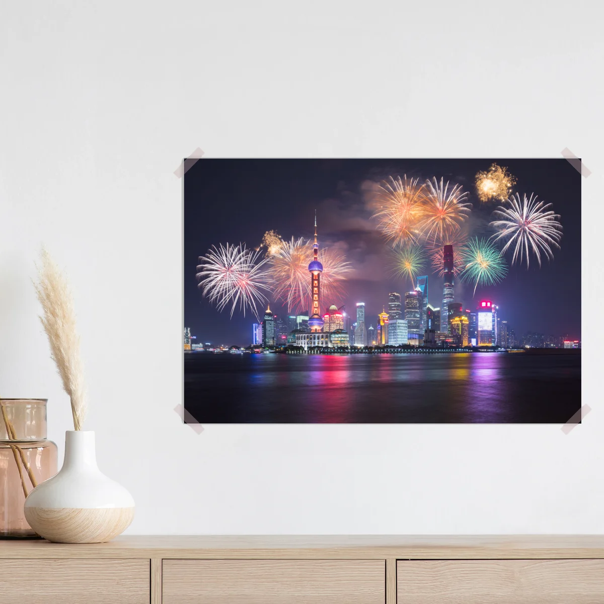 Poster Shanghai skyline mit feuerwerk über dem Huangpu Poster Shanghai skyline mit feuerwerk über dem Huangpu