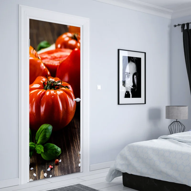 Türaufkleber reife tomaten auf rustikalem holztisch Türaufkleber reife tomaten auf rustikalem holztisch