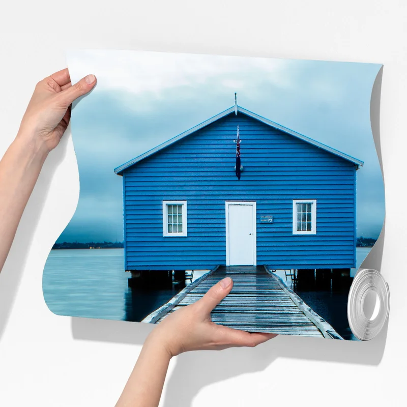 Fototapete blaues bootshaus am ende des stegs Fototapete blaues bootshaus am ende des stegs