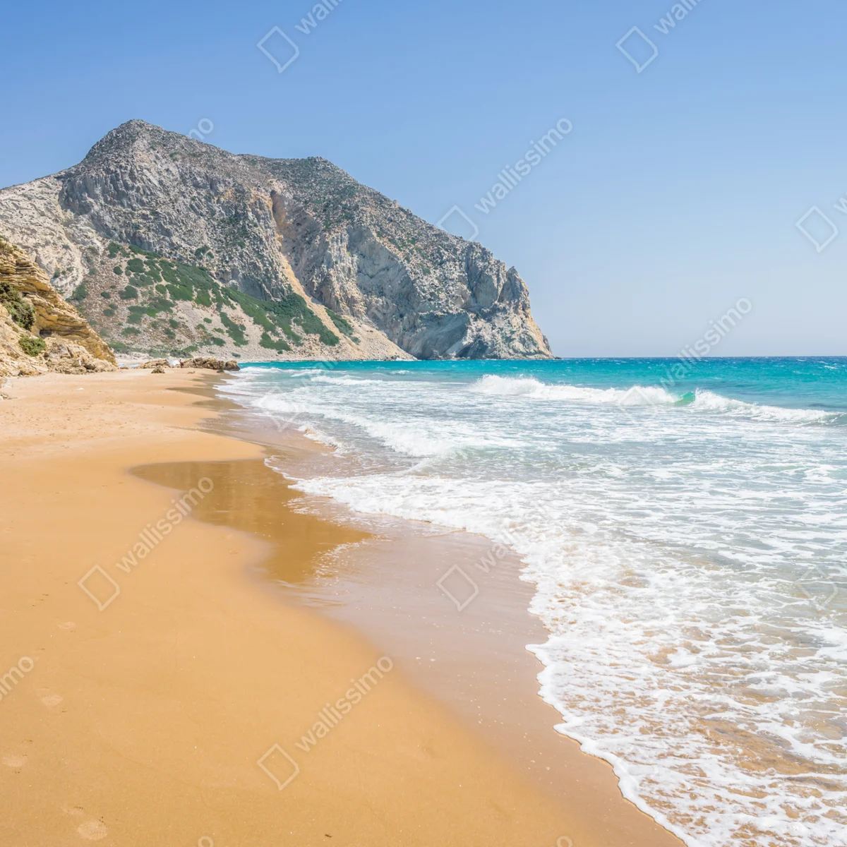 Fototapete sonniger türkisfarbener strand mit klippen Fototapete sonniger türkisfarbener strand mit klippen