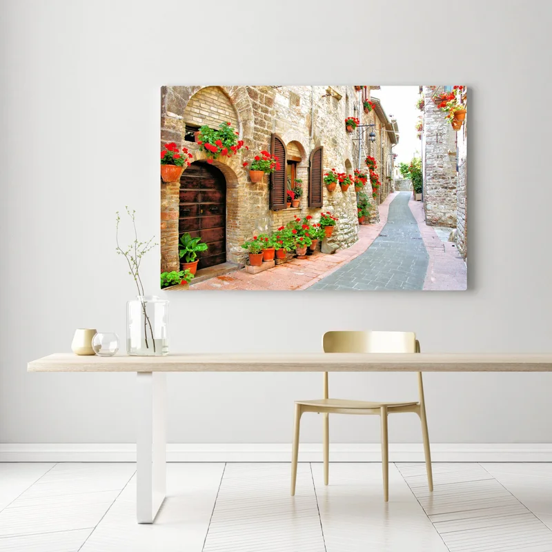 Leinwandbild sonnige steingasse mit roten geranien Leinwandbild sonnige steingasse mit roten geranien