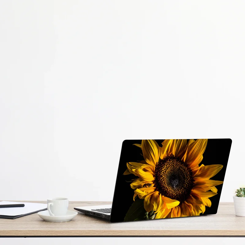 Laptop-Aufkleber goldene sonnenblume in nahaufnahme