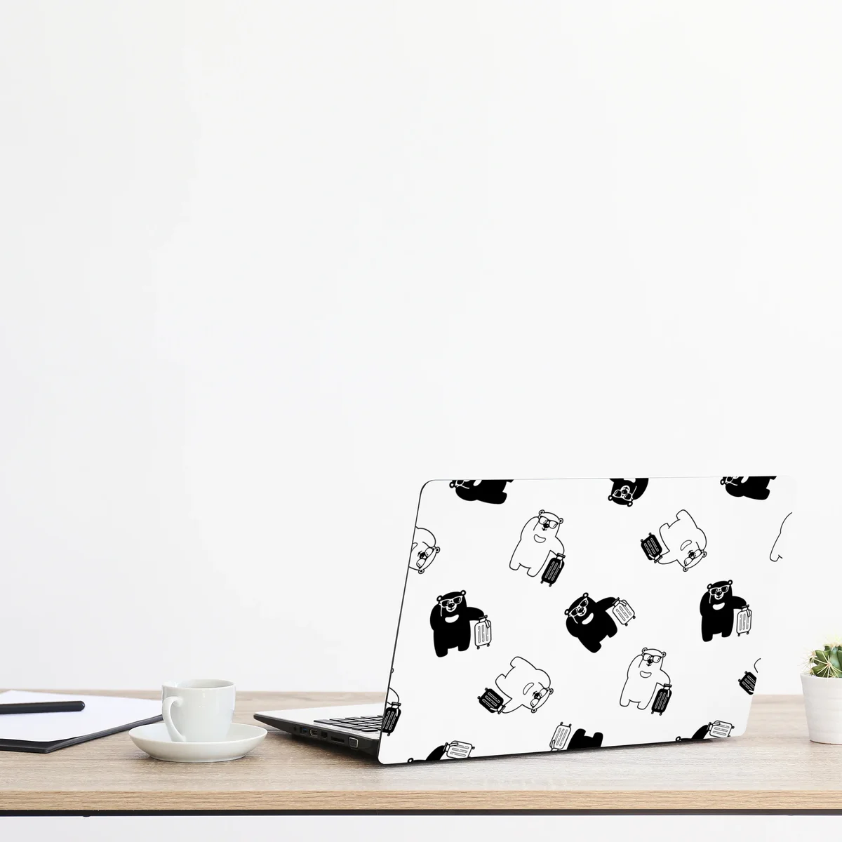 Naklejka na laptopa wzór wędrujących misiów Naklejka na laptopa wzór wędrujących misiów