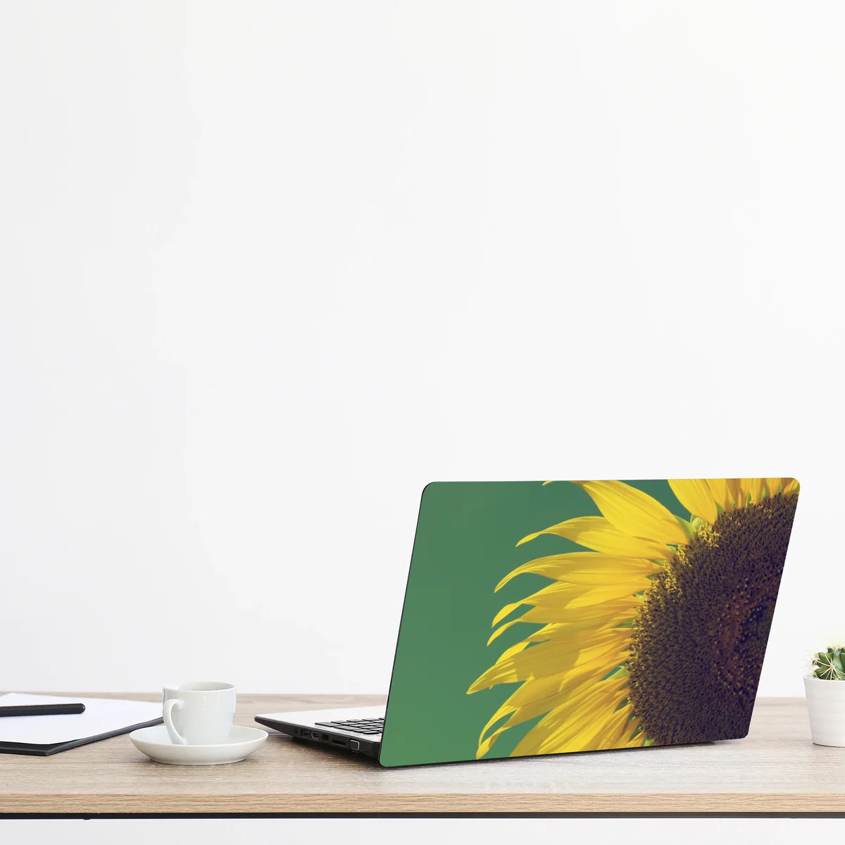 Laptop-Aufkleber strahlende sonnenblume vor vintage-himmel Laptop-Aufkleber strahlende sonnenblume vor vintage-himmel