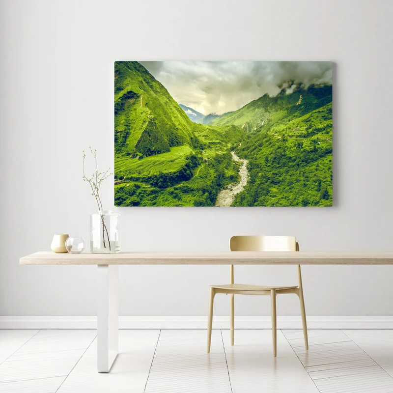 Leinwandbild üppiges grünes bergtal mit fluss Leinwandbild üppiges grünes bergtal mit fluss