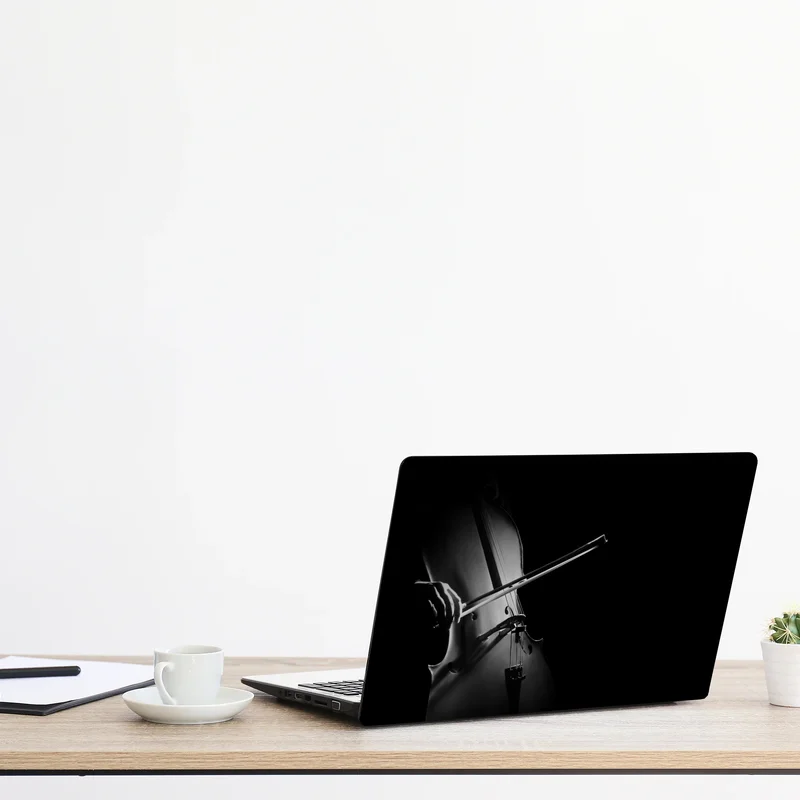 Naklejka na laptopa elegancka wiolonczela czarno-biała