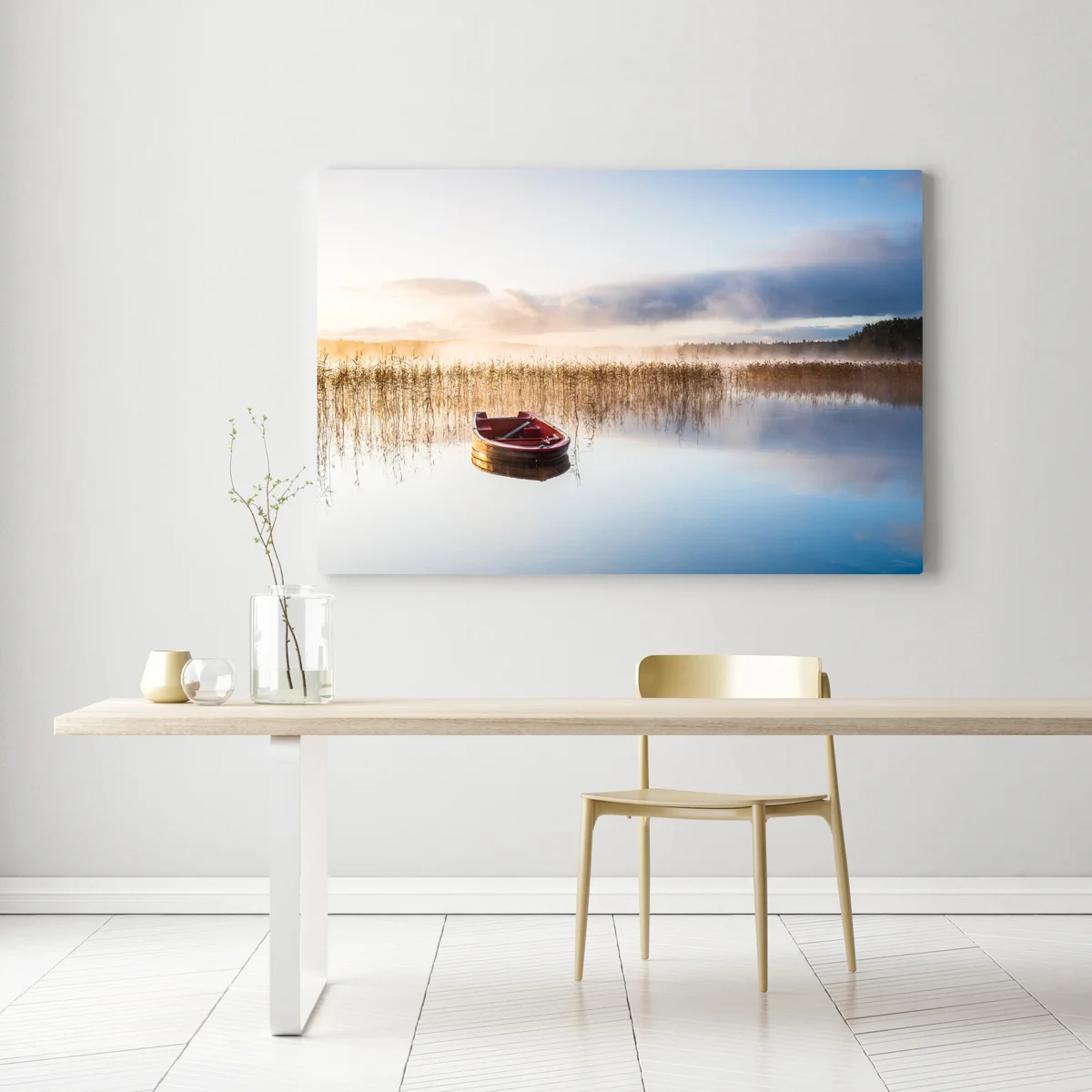 Leinwandbild nebliger morgen am see mit rotem boot Leinwandbild nebliger morgen am see mit rotem boot