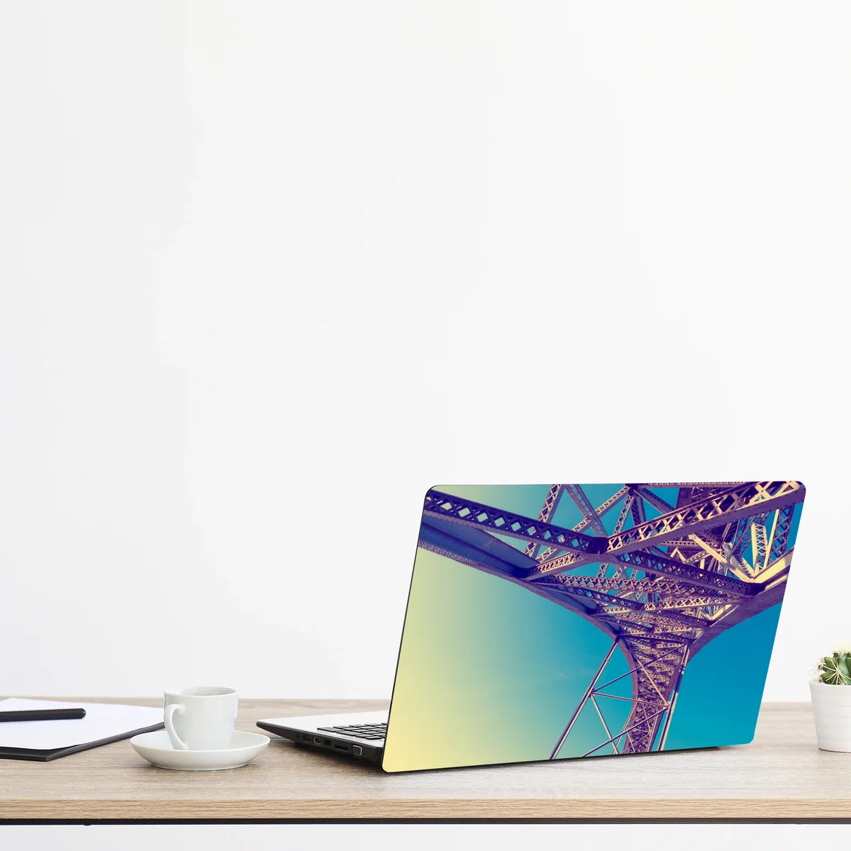 Naklejka na laptopa abstrakcyjna stalowa konstrukcja mostu w perspektywie Naklejka na laptopa abstrakcyjna stalowa konstrukcja mostu w perspektywie