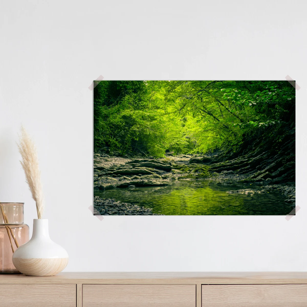 Poster üppiger grüner waldbach mit spiegelung • Poster bei Wallnifity® Poster üppiger grüner waldbach mit spiegelung • Poster bei Wallnifity®