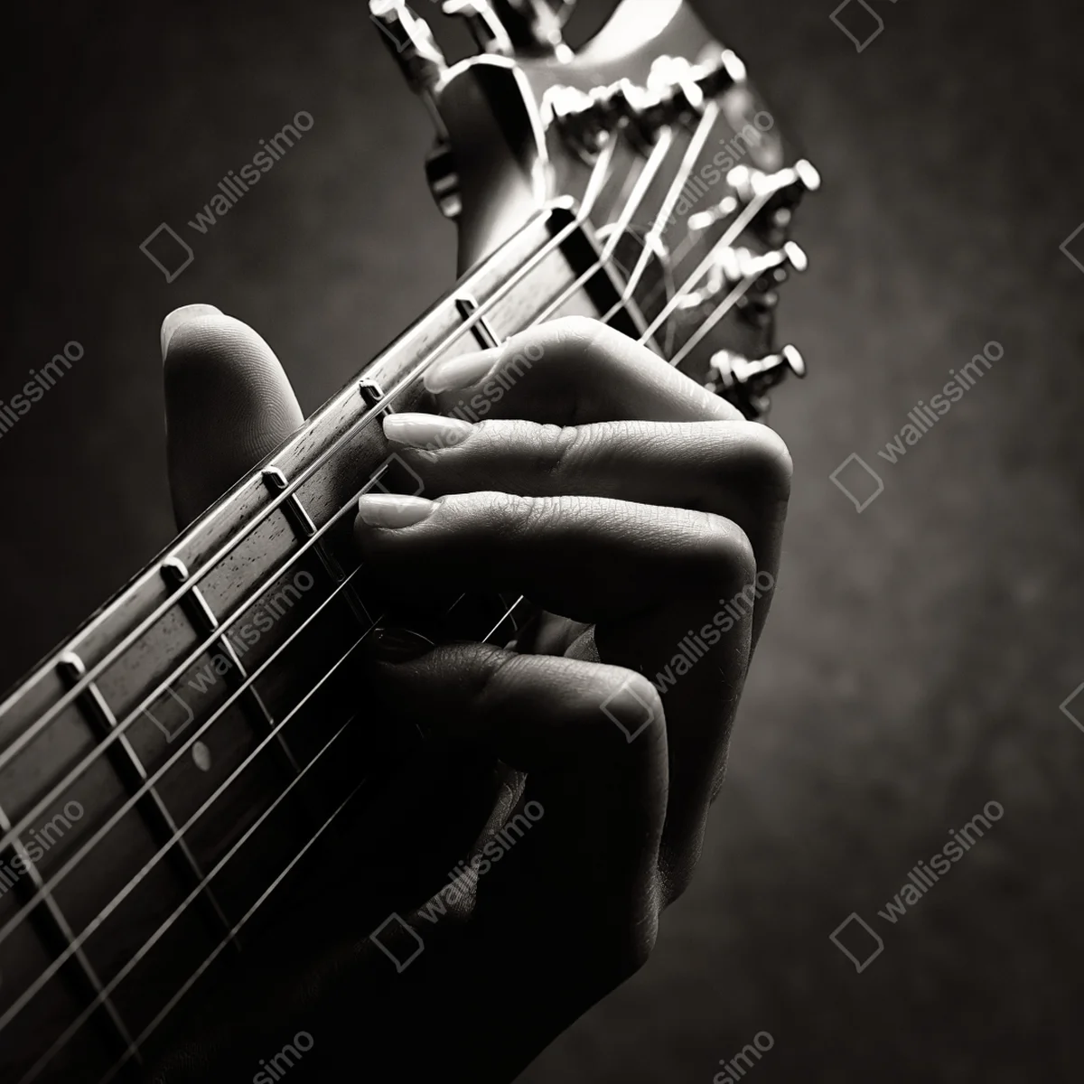 Kühlschrankaufkleber nahaufnahme der hand auf dem griffbrett Kühlschrankaufkleber nahaufnahme der hand auf dem griffbrett