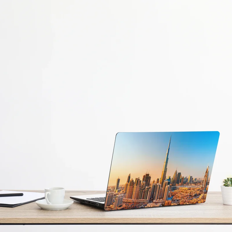 Naklejka na laptopa panorama Dubaju o złotej godzinie