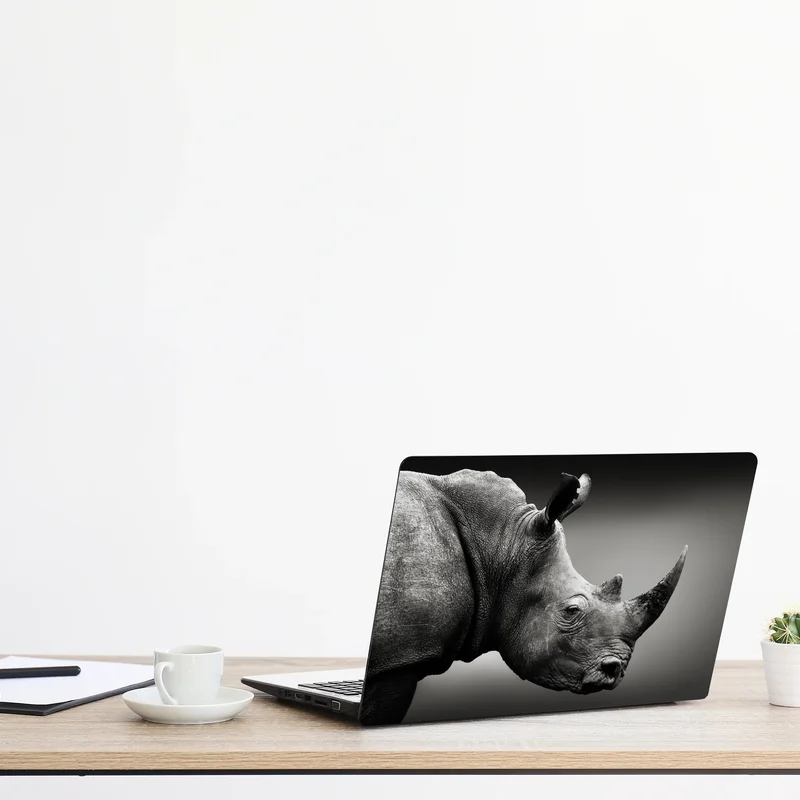 Naklejka na laptopa majestatyczny portret nosorożca