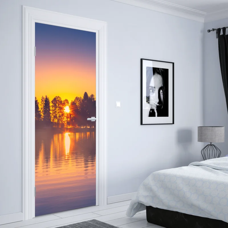 Türaufkleber nebliger sonnuntergang am see Türaufkleber nebliger sonnuntergang am see