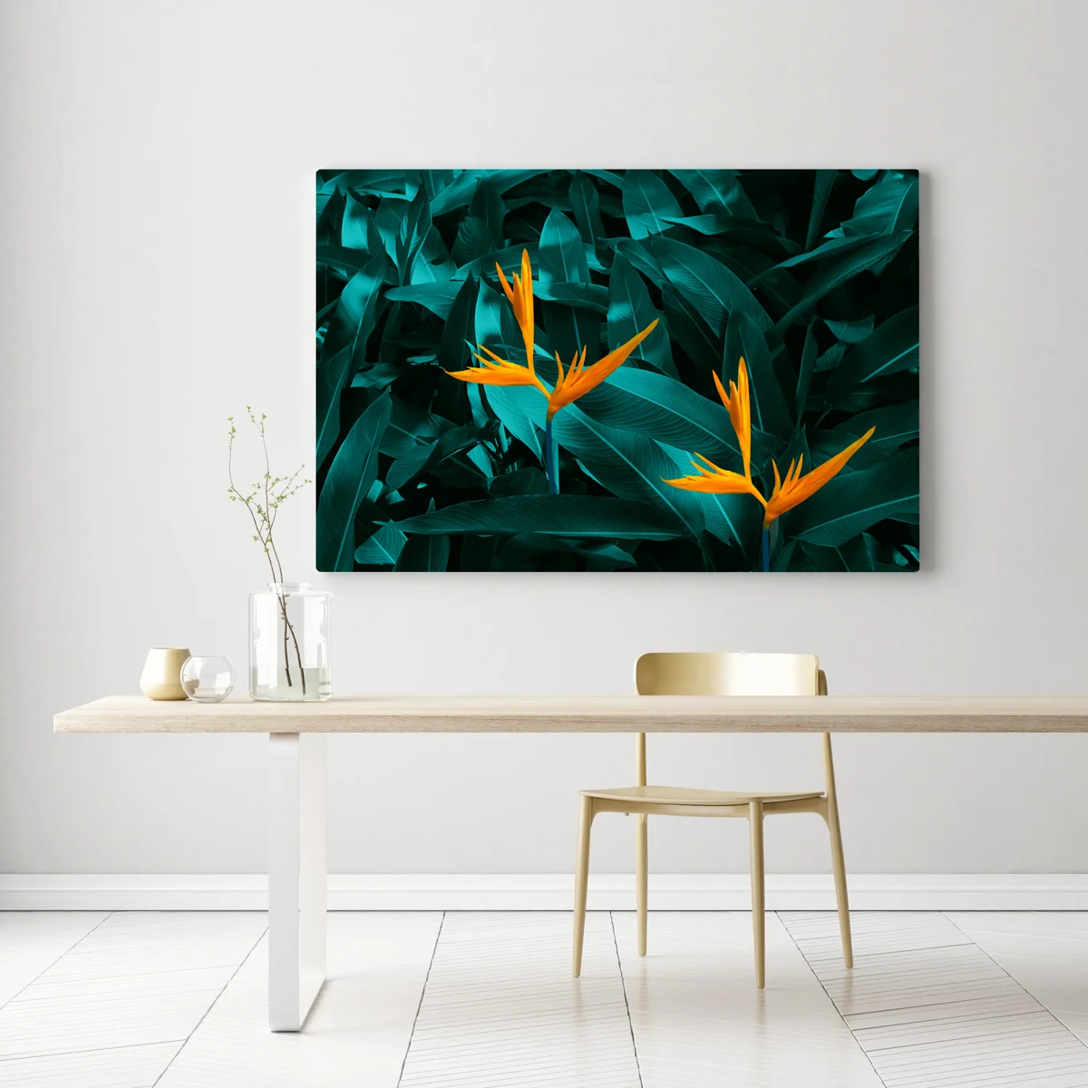 Leinwandbild tropische strelitzie auf türkisfarbenen blättern Leinwandbild tropische strelitzie auf türkisfarbenen blättern