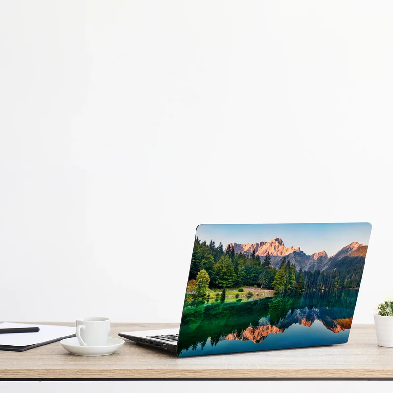 Naklejka na laptopa spokojny poranek nad jeziorem Fusine, Alpy Julijskie