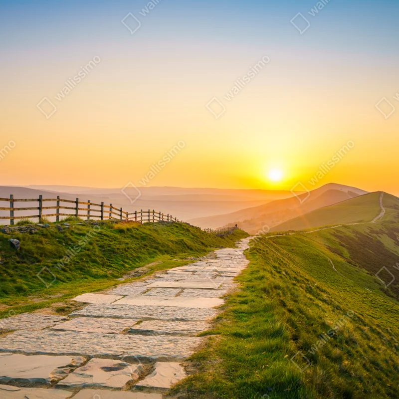 Tischaufkleber und Schreibtischaufkleber sonnenbeschienener gebirgskamm bei sonnenaufgang Tischaufkleber und Schreibtischaufkleber sonnenbeschienener gebirgskamm bei sonnenaufgang