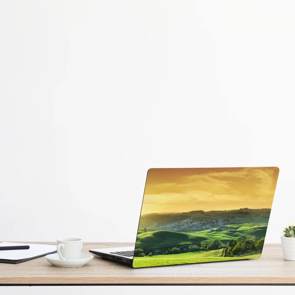 Naklejka na laptopa Toskańskie pagórki o zachodzie słońca Naklejka na laptopa Toskańskie pagórki o zachodzie słońca