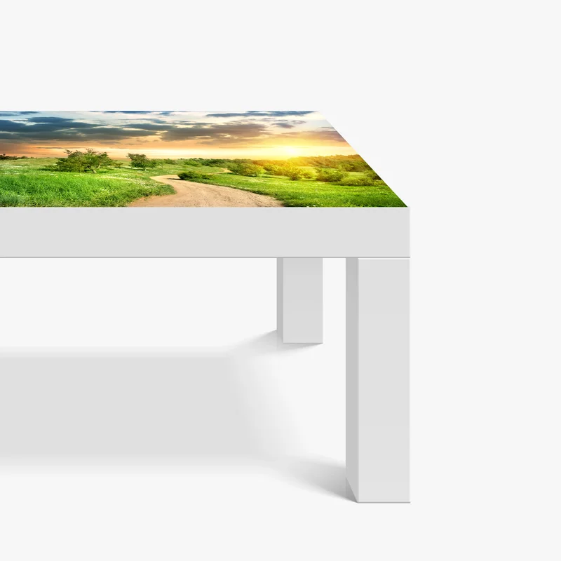 Tischaufkleber und Schreibtischaufkleber sonnenuntergang über einem feldweg durch grüne wiese