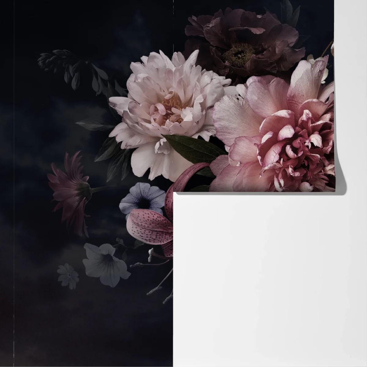 Fototapete düsterer pfingstrosen- und hortensienstrauß Fototapete düsterer pfingstrosen- und hortensienstrauß