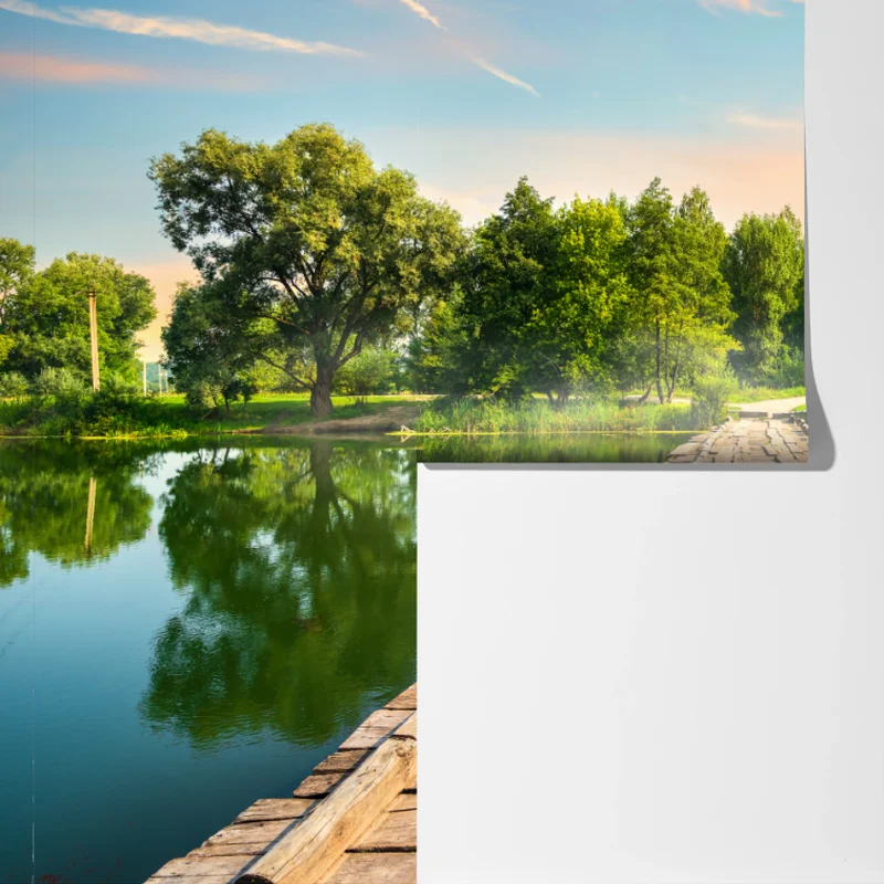 Fototapete sonnige hölzerne brücke über ruhigen see Fototapete sonnige hölzerne brücke über ruhigen see