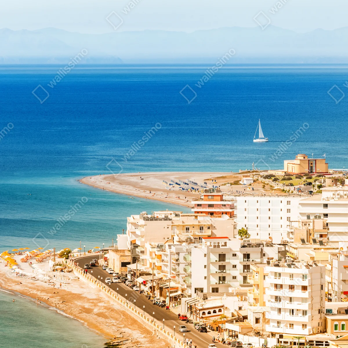 Tischaufkleber und Schreibtischaufkleber sonnige küstenstadt-panorama mit segelboot Tischaufkleber und Schreibtischaufkleber sonnige küstenstadt-panorama mit segelboot