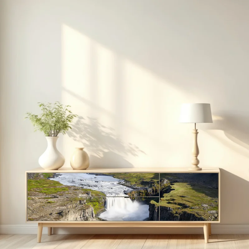 Repositionierbarer Aufkleber majestätischer wasserfall in einer isländischen schlucht