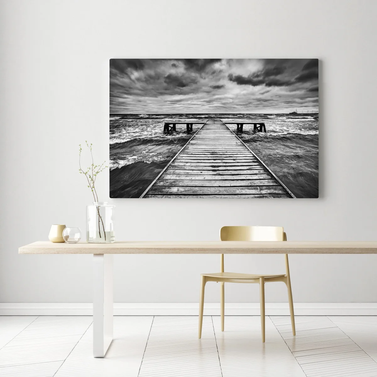 Leinwandbild dramatischer schwarzweiß-steg in stürmischer see Leinwandbild dramatischer schwarzweiß-steg in stürmischer see