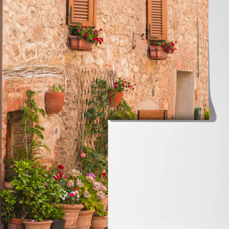 Fototapete mittelalterliche straße in der Toskana mit blumentöpfen Fototapete mittelalterliche straße in der Toskana mit blumentöpfen