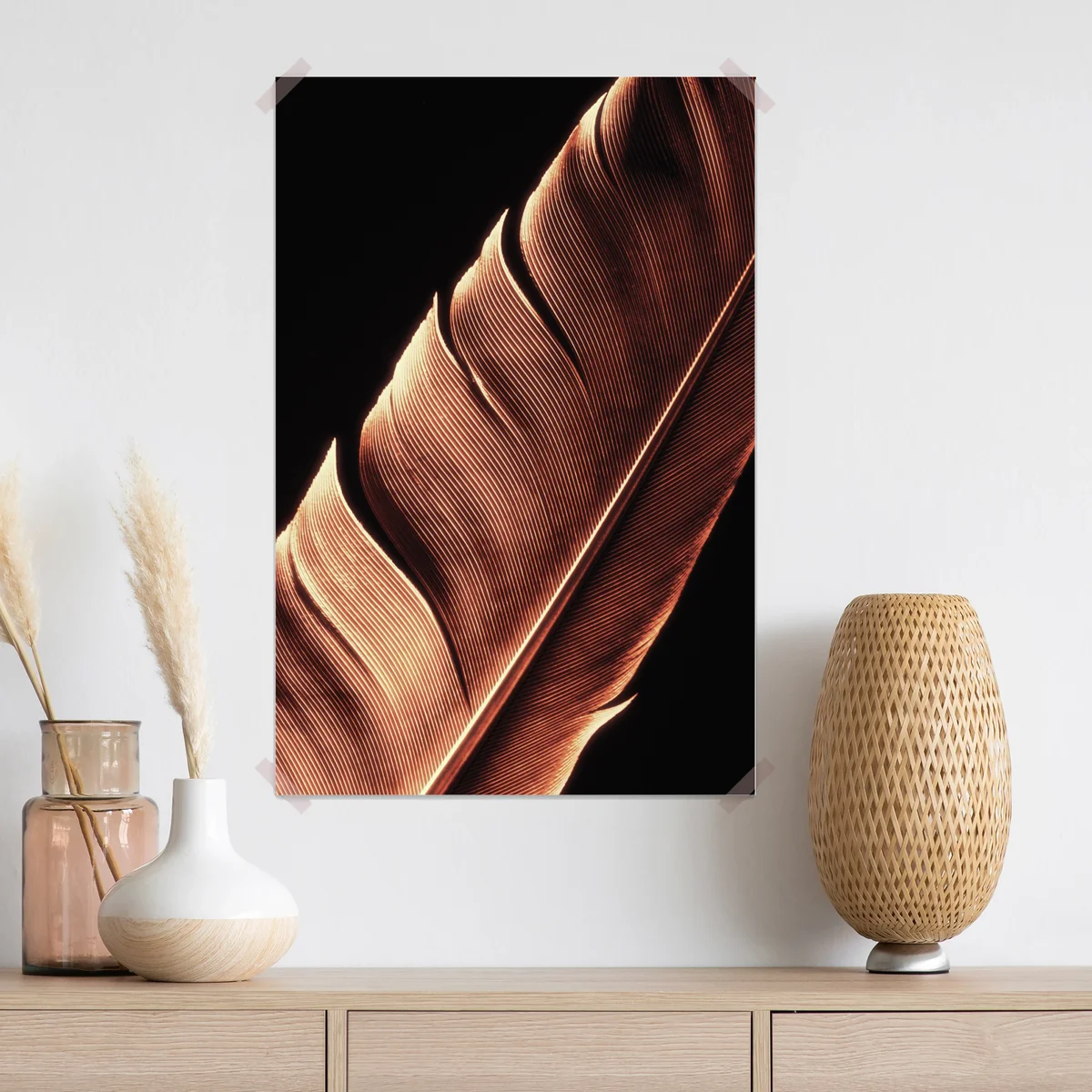 Poster goldene feder makro vor schwarzem hintergrund Poster goldene feder makro vor schwarzem hintergrund