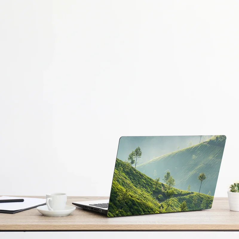 Laptop-Aufkleber neblige teeplantagen auf den hügeln von Munnar