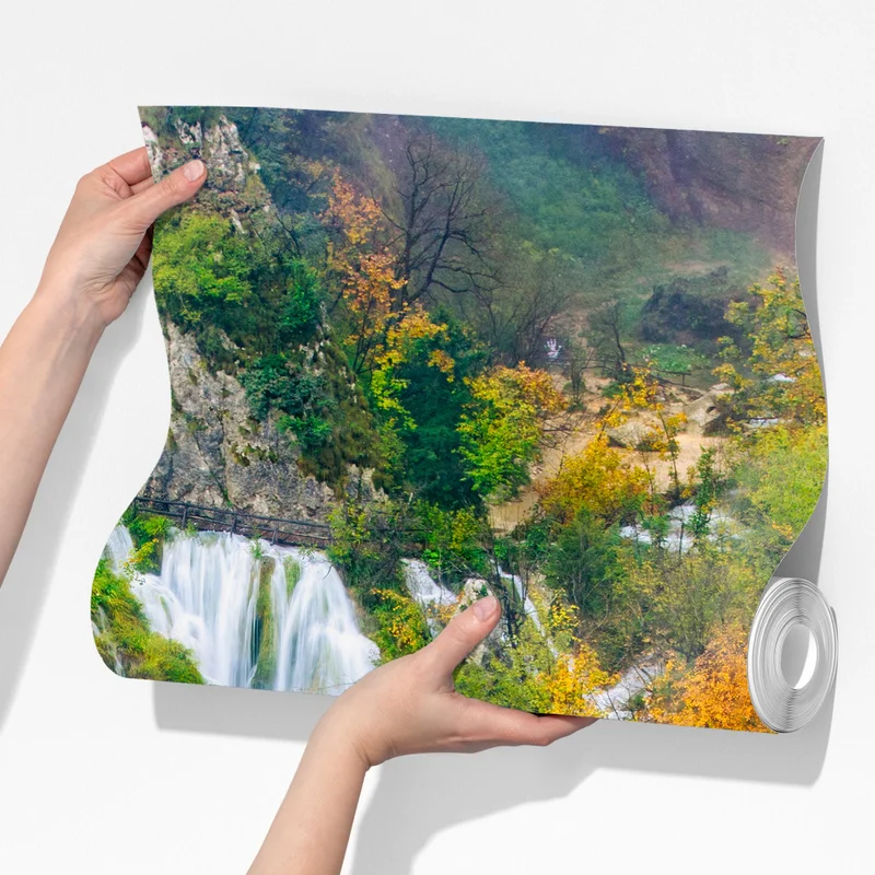 Fototapete türkisfarbener wasserfall im herbst Fototapete türkisfarbener wasserfall im herbst