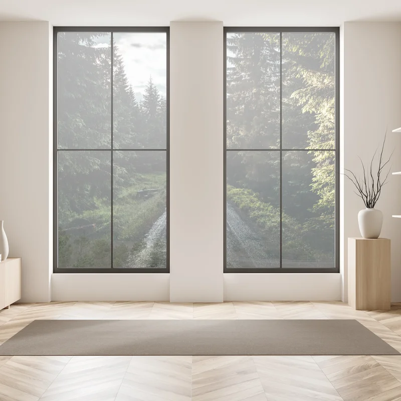 Fensteraufkleber waldweg durch neblige kiefern Fensteraufkleber waldweg durch neblige kiefern