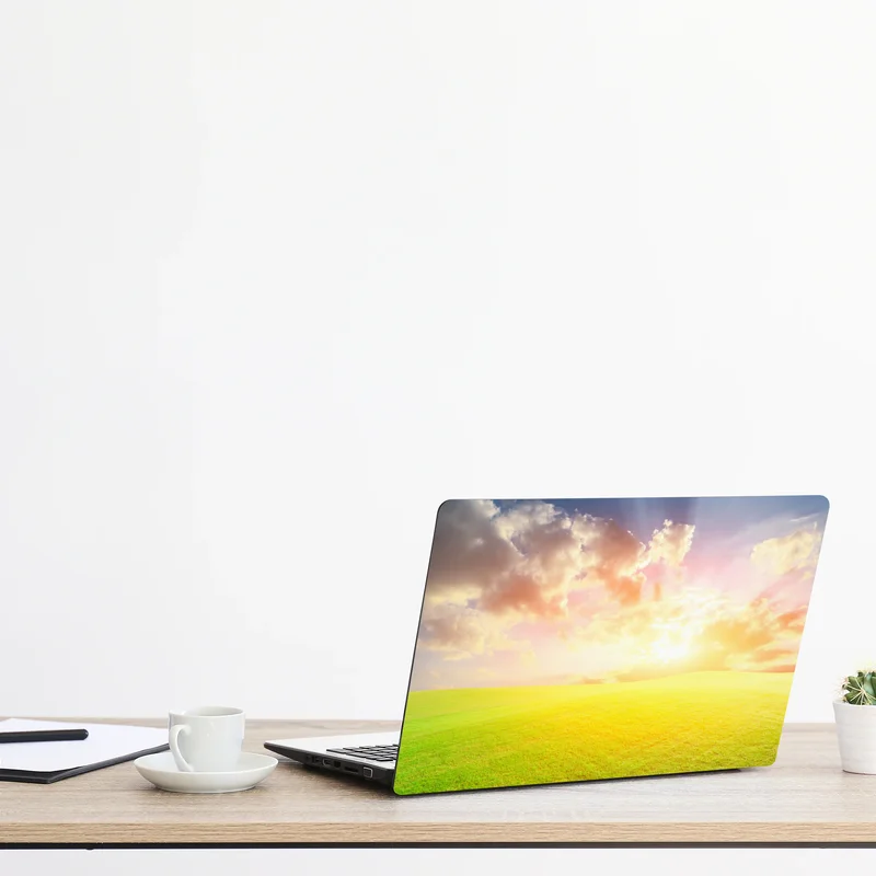 Naklejka na laptopa słoneczna łąka o zmierzchu