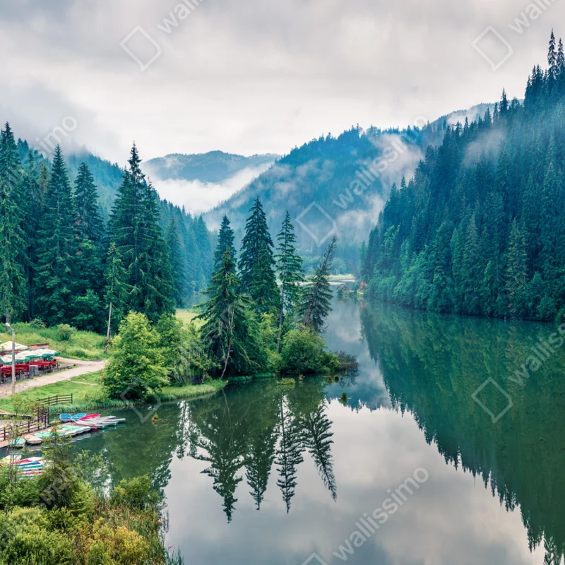 Fototapeta mglisty poranek nad Lacu Rosu Fototapeta mglisty poranek nad Lacu Rosu